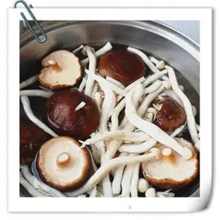 Make Twin mushroom beef noodles step 1