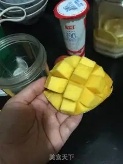 Make Lighten the mango shake step 1