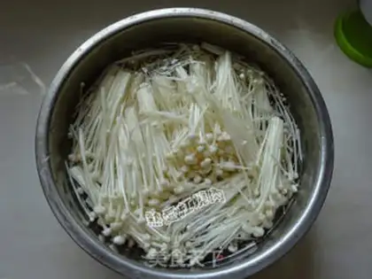 Make Garlic fans step 1