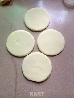 Make Shell red bean buns step 3