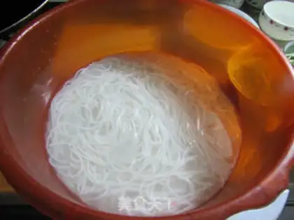 Make Three pieces of rice powder step 1