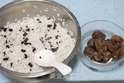 Make Sweet red bean dates step 2