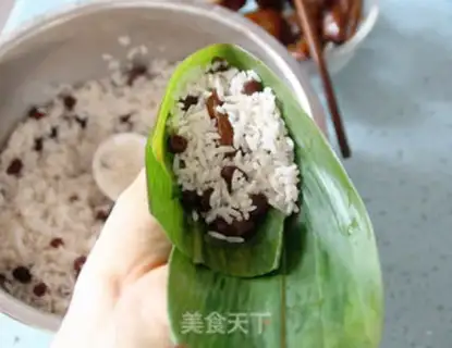 Make Sweet red bean dates step 8