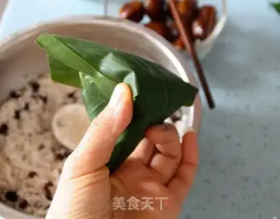 Make Sweet red bean dates step 10