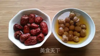 Make Chicken tea with red dates step 1