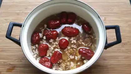 Make Chicken tea with red dates step 2