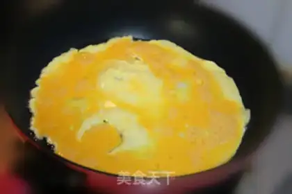 Make Tomato fried eggs step 2