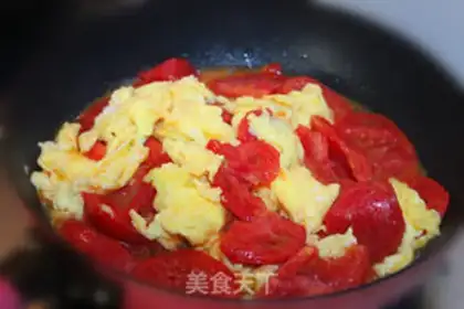 Make Tomato fried eggs step 4