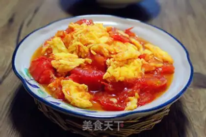 Make Tomato fried eggs step 5