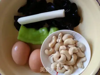 Make Cashew eggs step 0