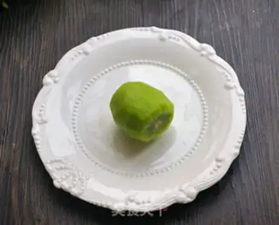 Make Little turtle fruit platter step 0