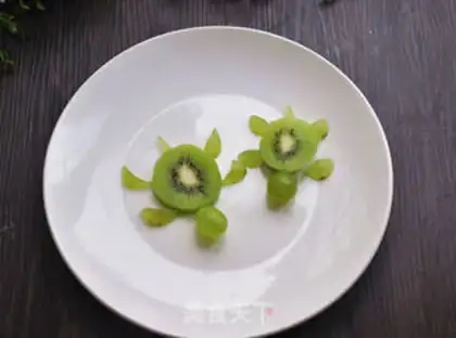 Make Little turtle fruit platter step 3