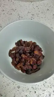 Make raisin cookies step 1