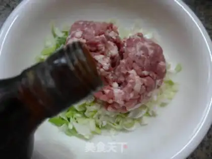 Make Onion pork dumplings step 3