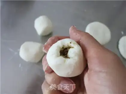 Make Potato rice cake step 16