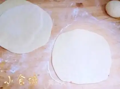 Make Tore butter bread with your hands step 1