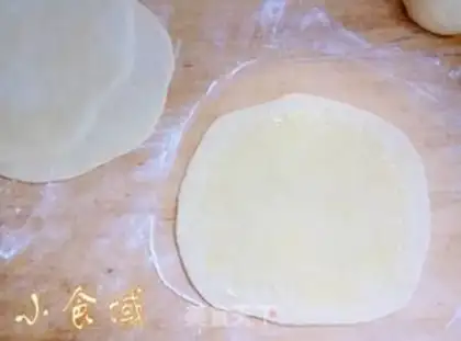 Make Tore butter bread with your hands step 2