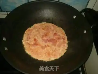 Make Tomato fried eggs step 1