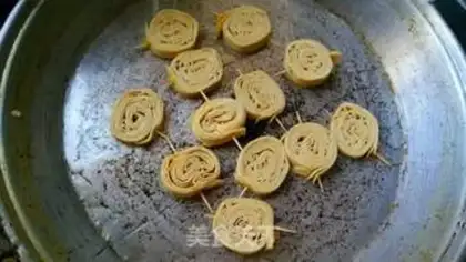 Make Fried bean rolls step 2