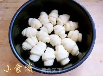 Make Tore butter bread with your hands step 12