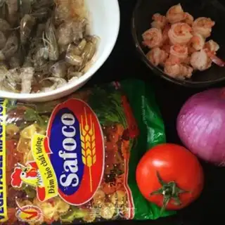 Make Butter shrimp ball Butterfly face step 0