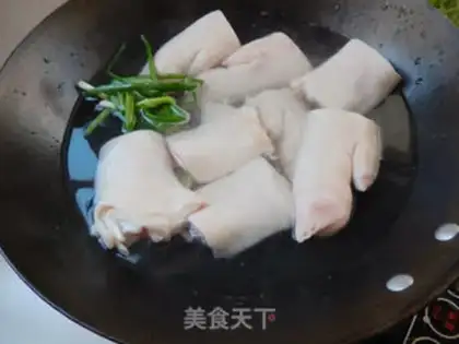 Make Piggy hoof step 1