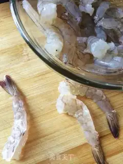 Make Butter shrimp ball Butterfly face step 4
