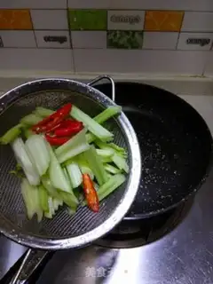 Make Silver ear shrimp celery step 2