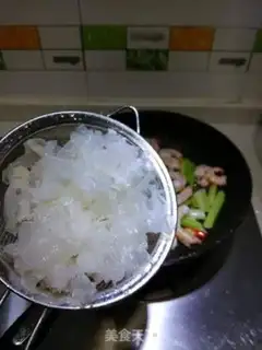 Make Silver ear shrimp celery step 4