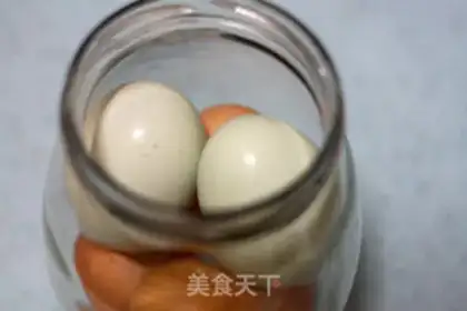 Make A duck egg with red oil step 3