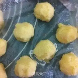 Make Heart-shaped coconut bread step 3