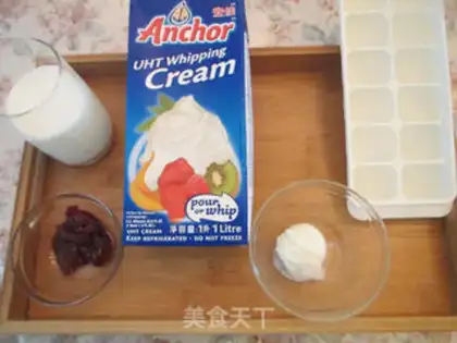 Make Frozen strawberry yogurt step 0