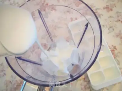 Make Frozen strawberry yogurt step 1