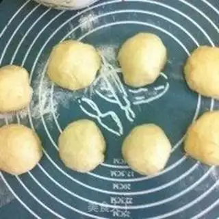 Make Heart-shaped coconut bread step 9