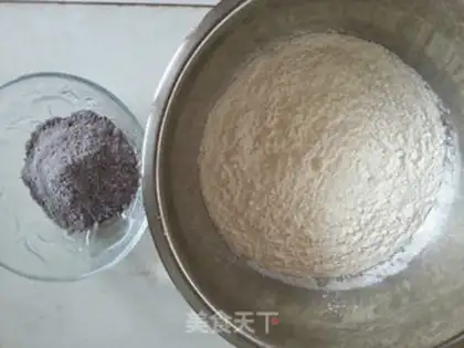 Make Black rice noodles step 0