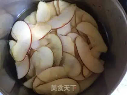 Make Apple Rose step 1