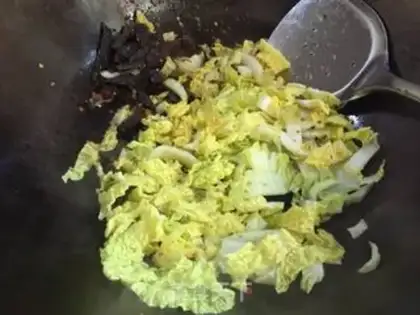 Make Spicy oxen and fried rice step 3