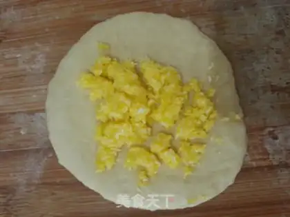 Make Puffed coconut bread step 4
