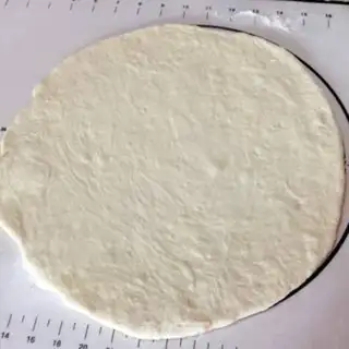 Make Chicken-cream shrimp pizza step 2
