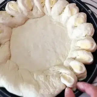 Make Chicken-cream shrimp pizza step 7