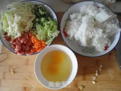 Make Five eggs of fried rice step 0