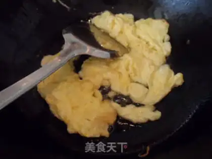 Make Five eggs of fried rice step 1