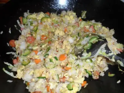 Make Five eggs of fried rice step 3