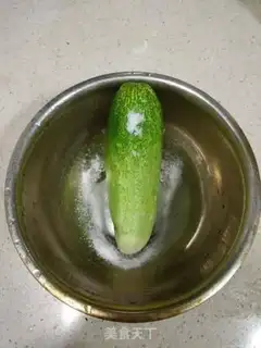 Make Apple cucumber juice step 1