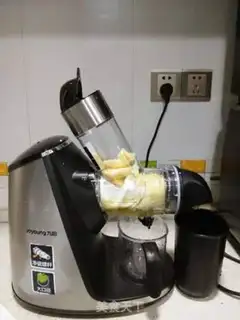 Make Apple cucumber juice step 4