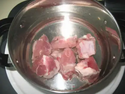 Make Field ribs soup step 1