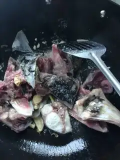 Make Fish head soup step 1