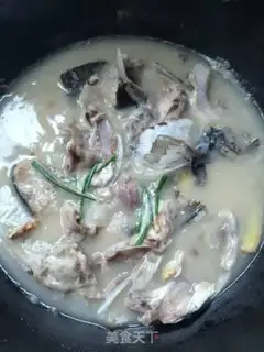 Make Fish head soup step 3