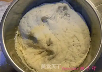 Make Frozen chicken gravy buns step 1