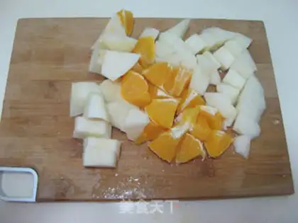 Make Champagne orange pear juice step 1